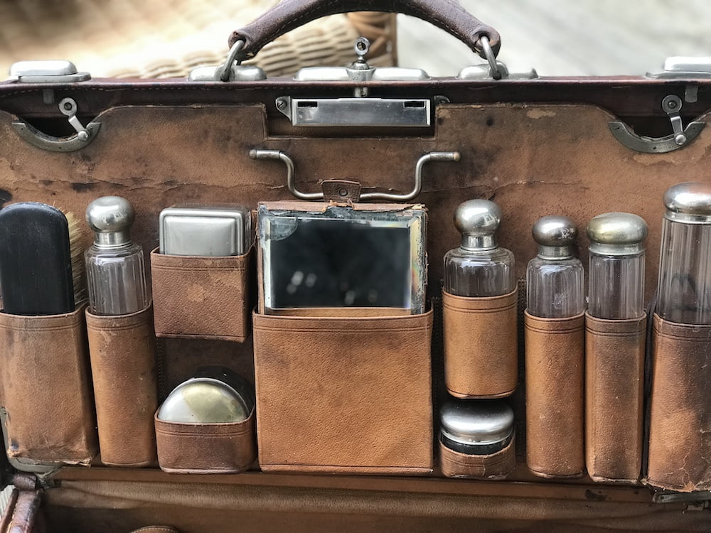 Nécessaire De Toilette De Voyage Vintage - Trousse De Maquillage Ou Affaires De Toilette Ancienne, Occasion