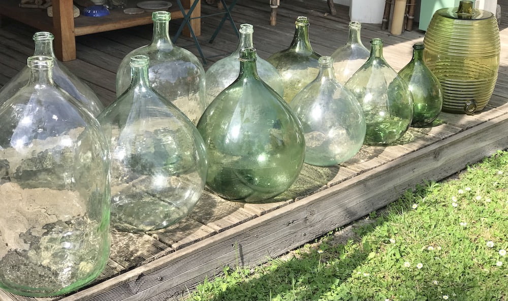 mood-brocante-dame-jeanne-bonbonne-verre-ancienne-formes-tailles-variables-decoration-tendance-vintage-passage-des-brocanteurs-st-michel-bordeaux