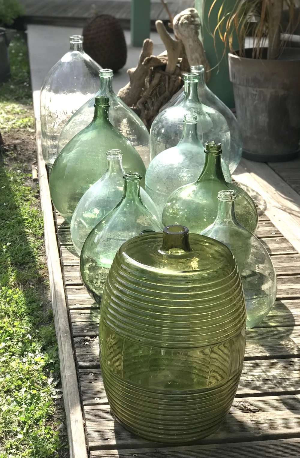 mood-brocante-dame-jeanne-bonbonne-verre-tailles-variables-anciennes-decoration-tendance-vintage-passage-des-brocanteurs-st-michel-bordeaux