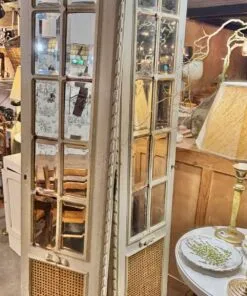 mood-brocante-portes-anciennes-1900-décor-mural-tete-de-lit-cannage-porte-vitrees